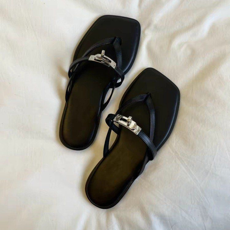 2026 women's simple thin strap thong flat sandals