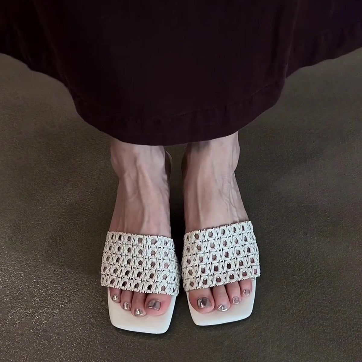 New fashionable woven hollow mesh shoes for women in autumn